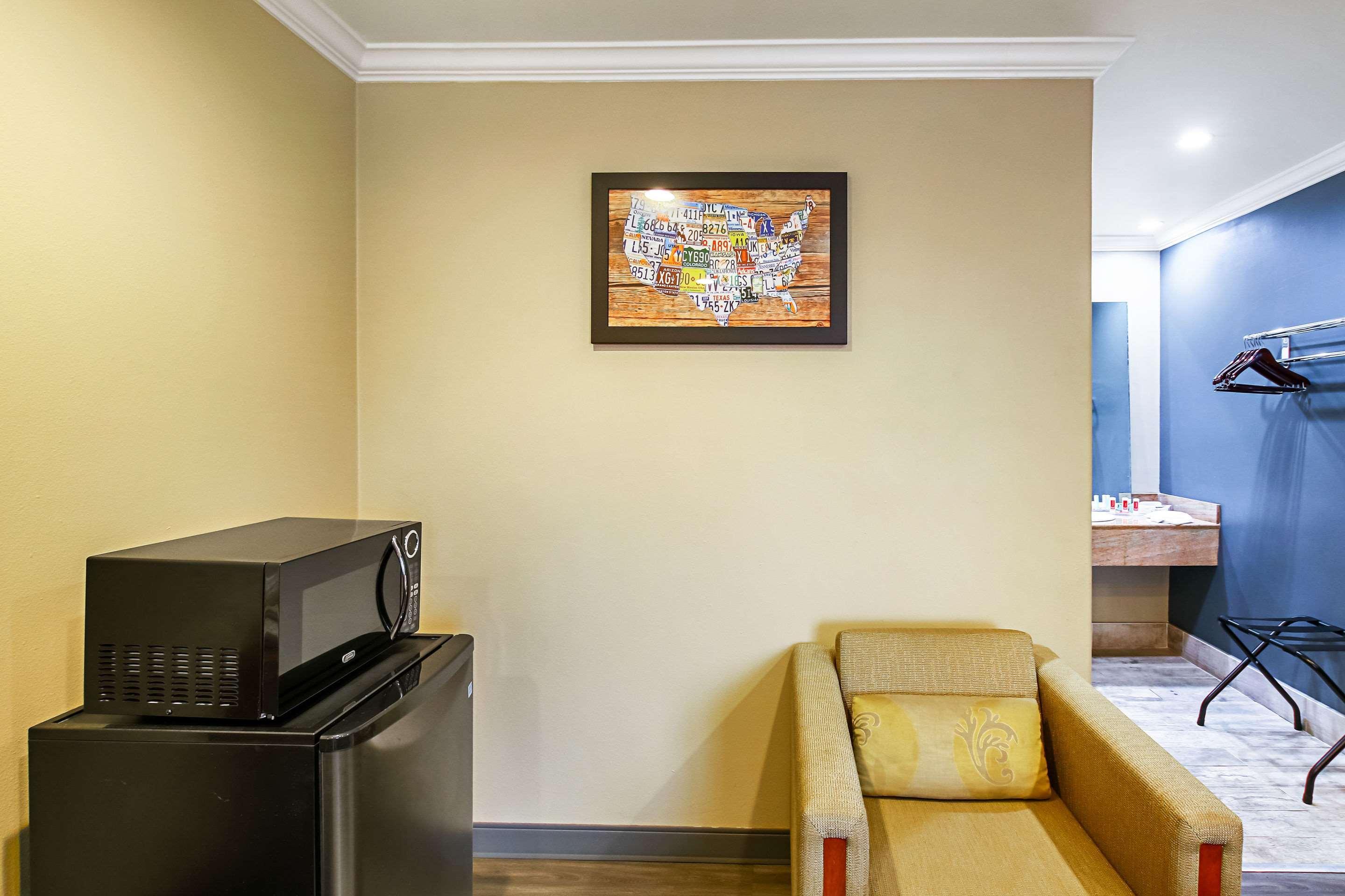 Econo Lodge San Bernardino I-215 Exterior photo