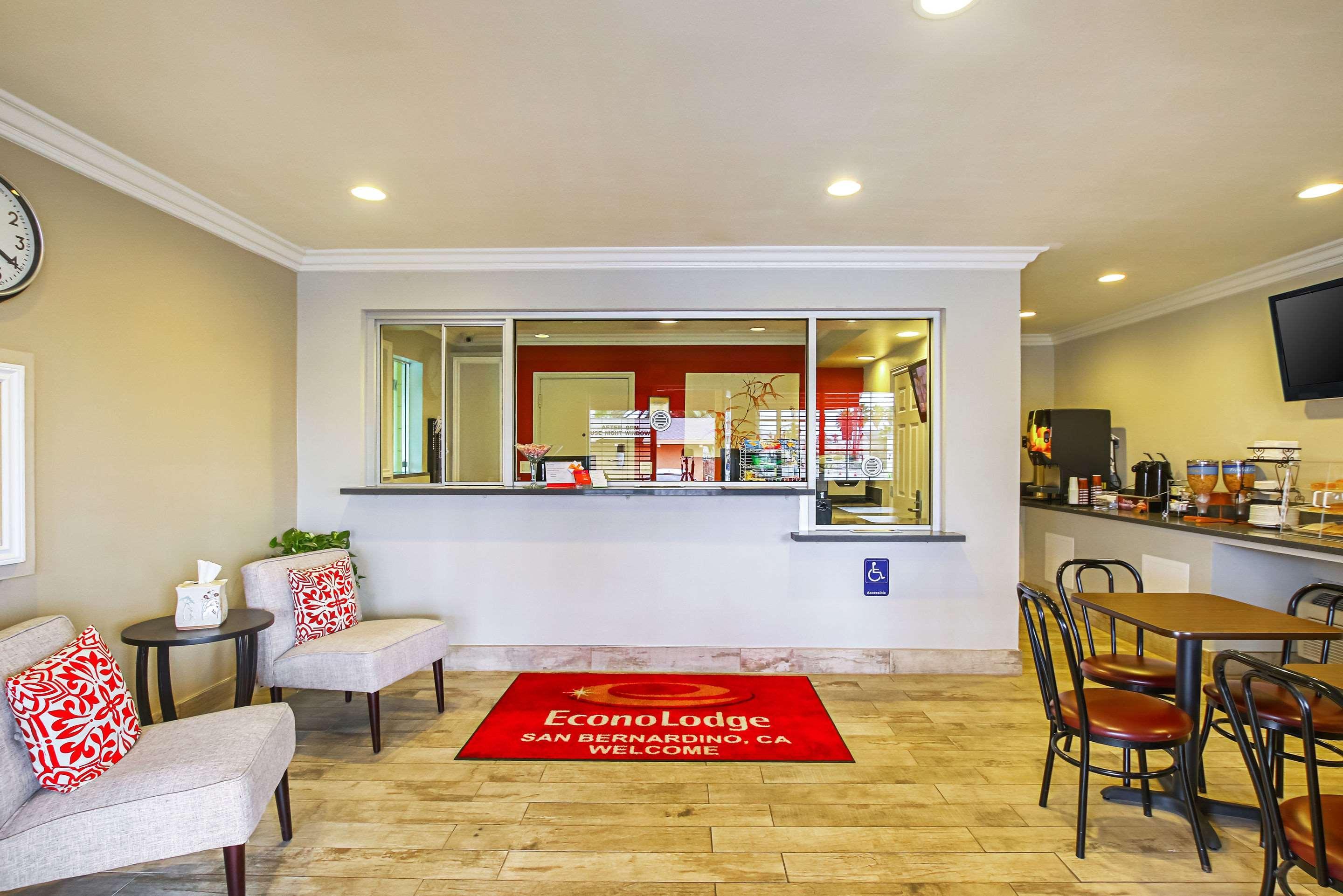 Econo Lodge San Bernardino I-215 Exterior photo