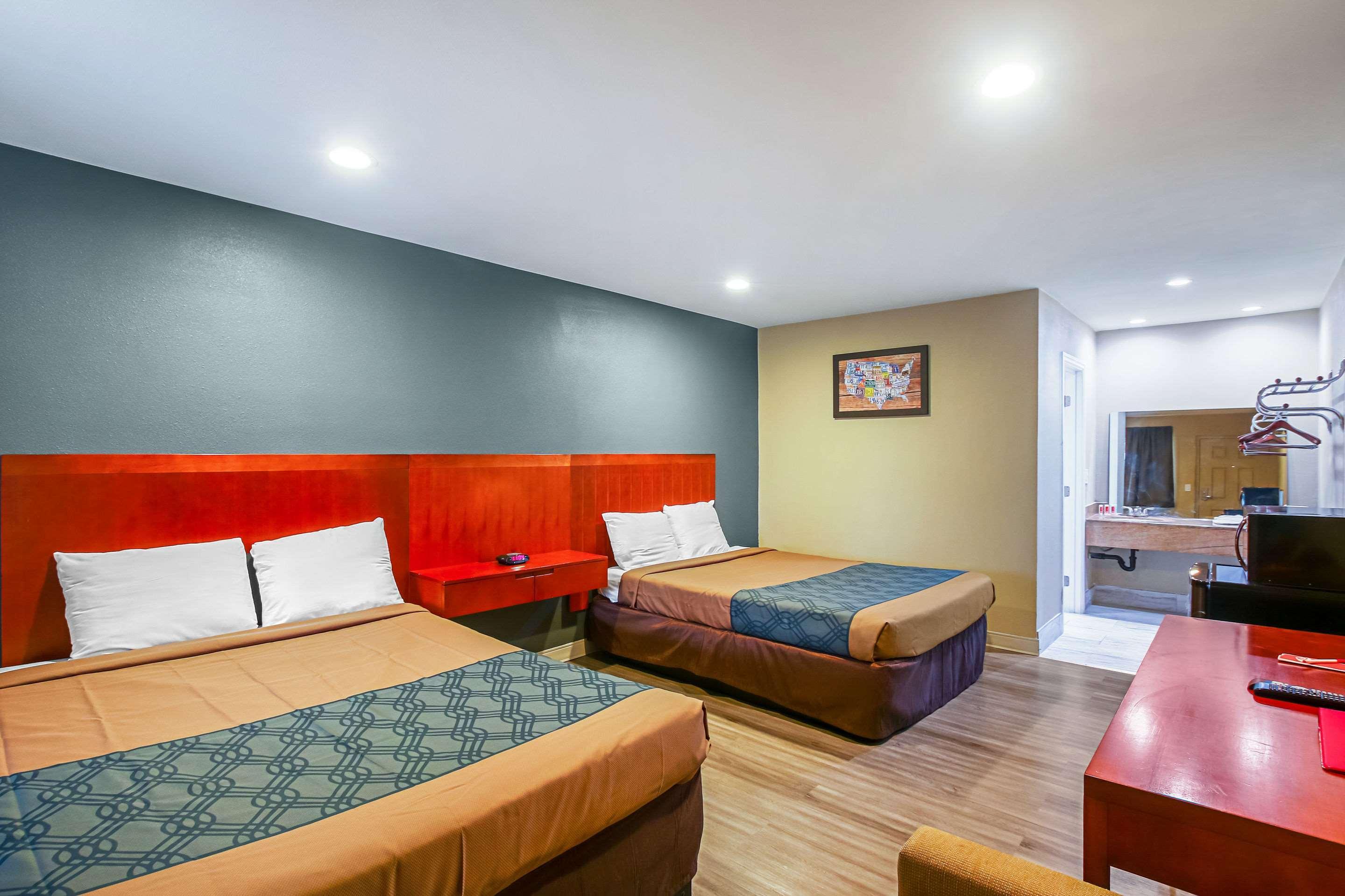 Econo Lodge San Bernardino I-215 Exterior photo